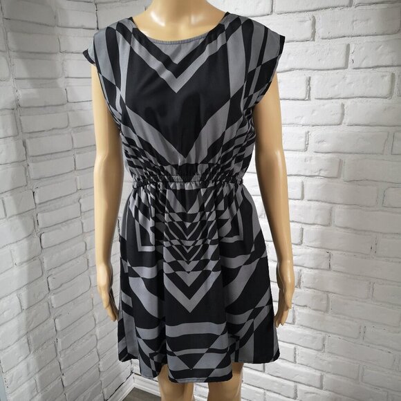 BeBop Ladies Size Medium Gray & Black Lightweight Elastic Waist Dress - Picture 1 of 9